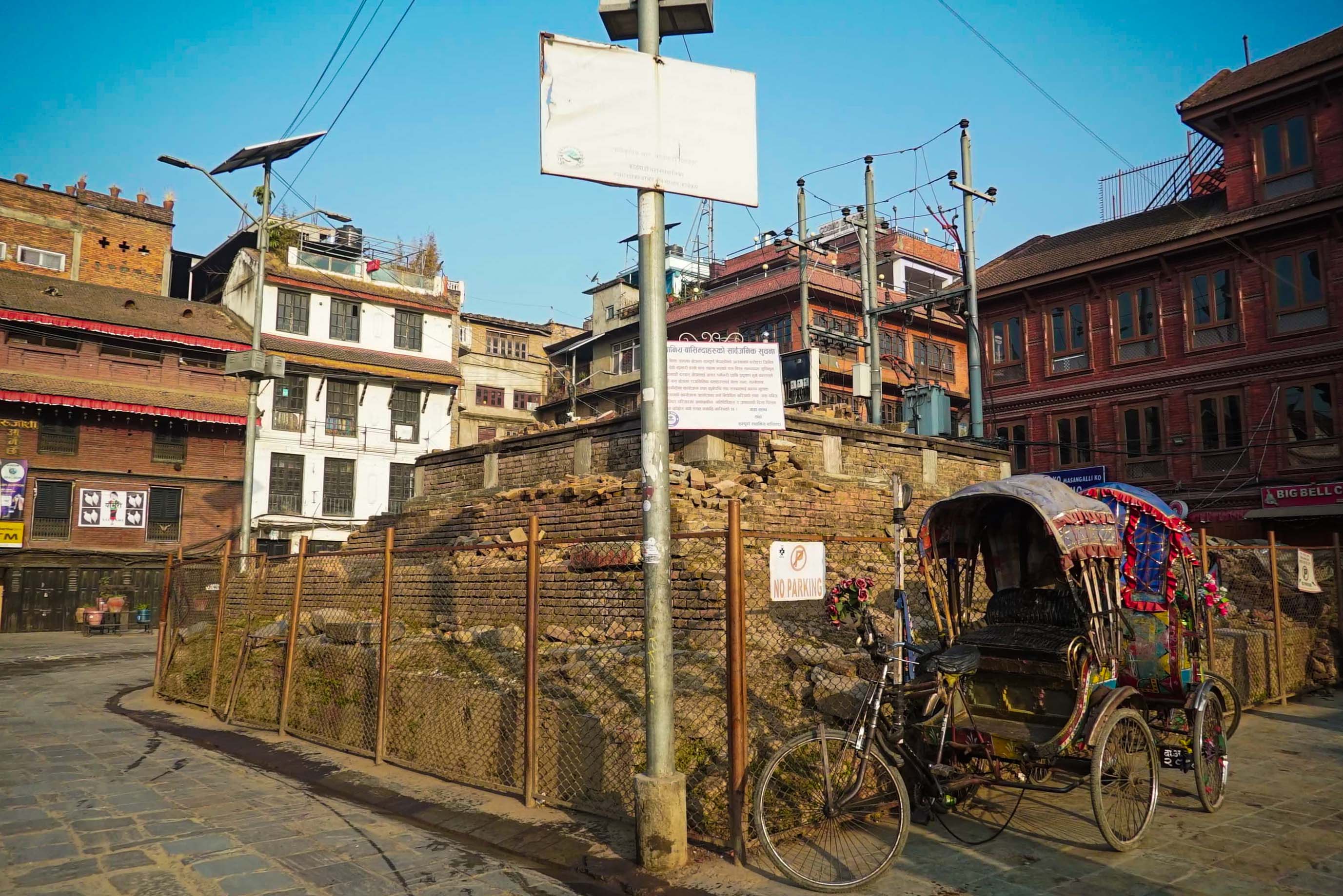 भूकम्प गएको १० वर्ष पुग्न लाग्दा पनि अझै तयार भएन हनुमान ढोका दरबार (फोटो फिचर)