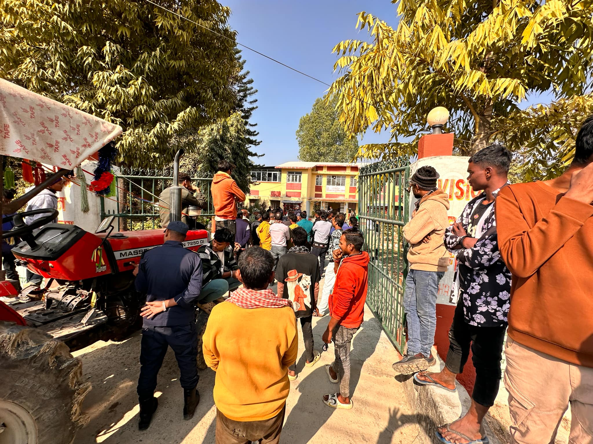 वन कार्यालय र लहान नगरपालिका बीच विवाद, वनका कर्मचारी थुनिए