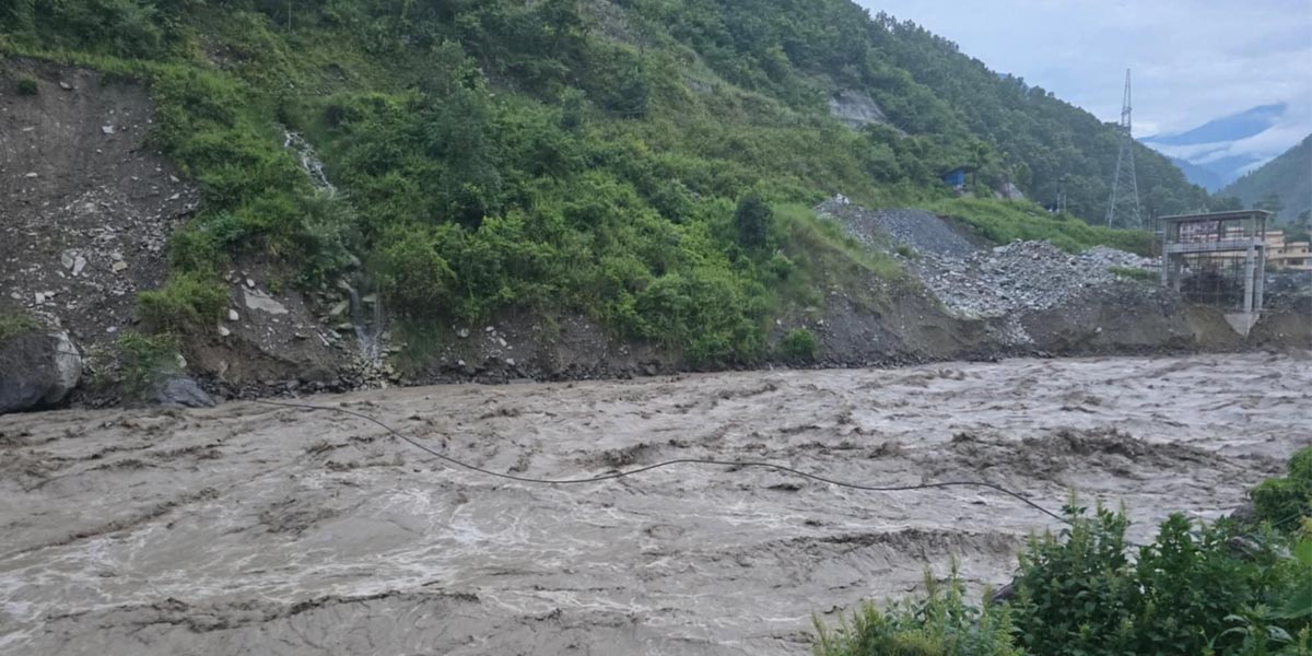 भोटेकोसीमा भीषण बाढी, सतर्क रहन आग्रह