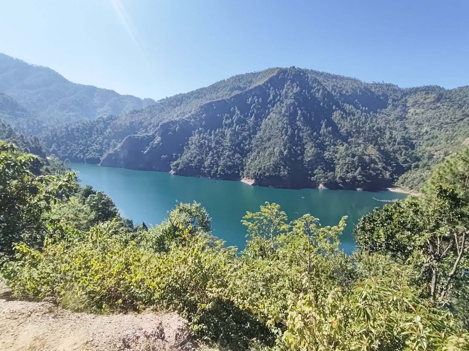 वर्षमा तीन पटक रङ्ग बदल्ने मनमोहक कुपिन्डे दह (तस्बिरहरुमा)