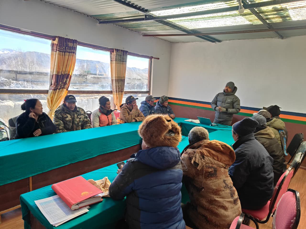 लोमानथाङमा २८ कृषकलाई राहत वितरण